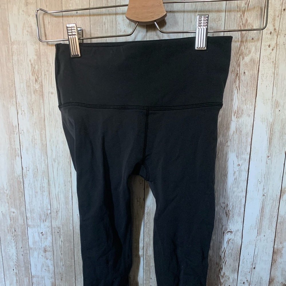 Lululemon stretchy cropped leggings
